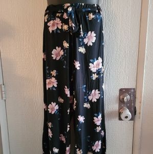 Floral pattern Westport Palazzo pants.